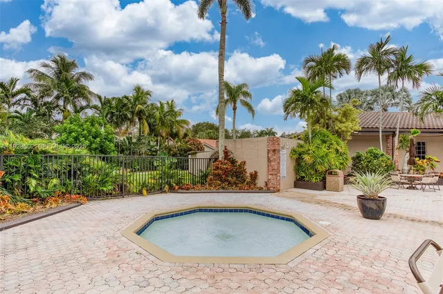 $3,150 | 10935 Neptune Drive, Cooper City, FL 33026