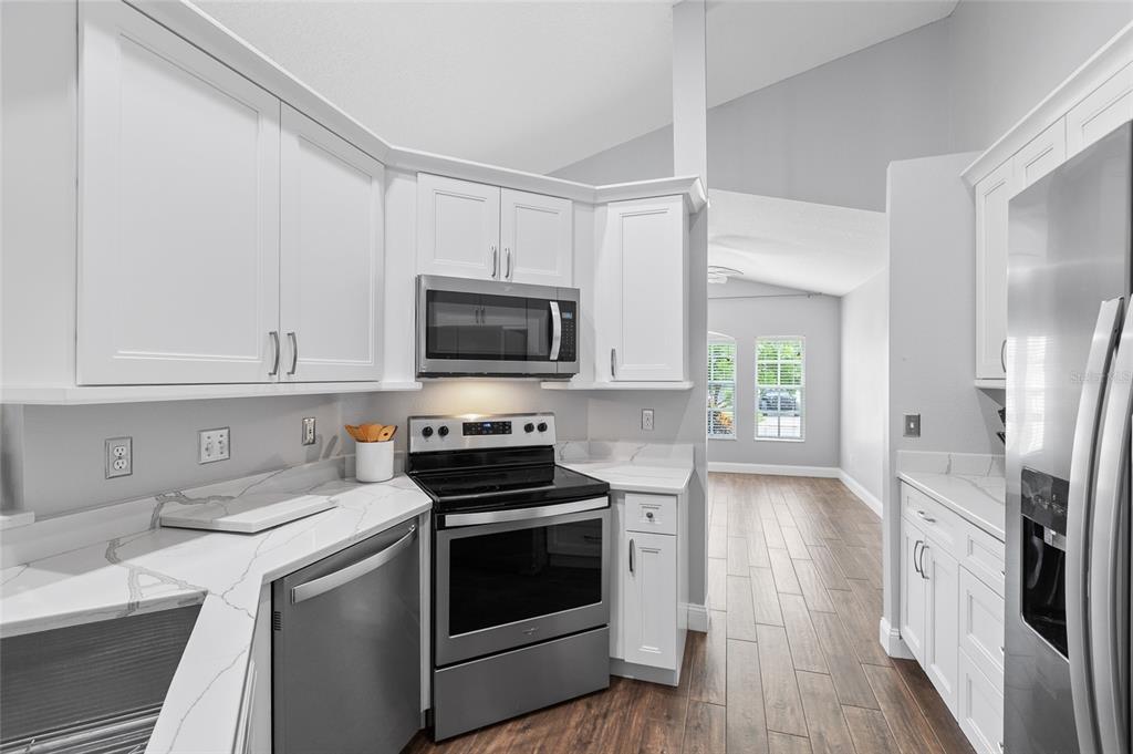 1702 Meadow Oak Lane Tarpon Springs, FL 34689 - Photo 13 of 48 Gallery Image 13