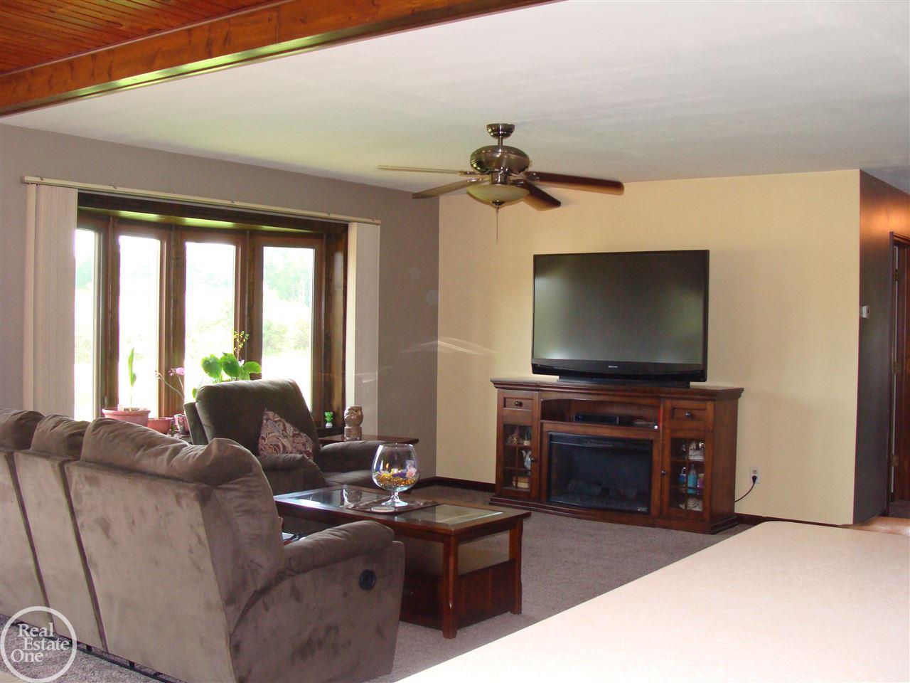 5084 Wixson Road Avoca, MI 48006 - Photo 24 of 51 31303761-23.JPG