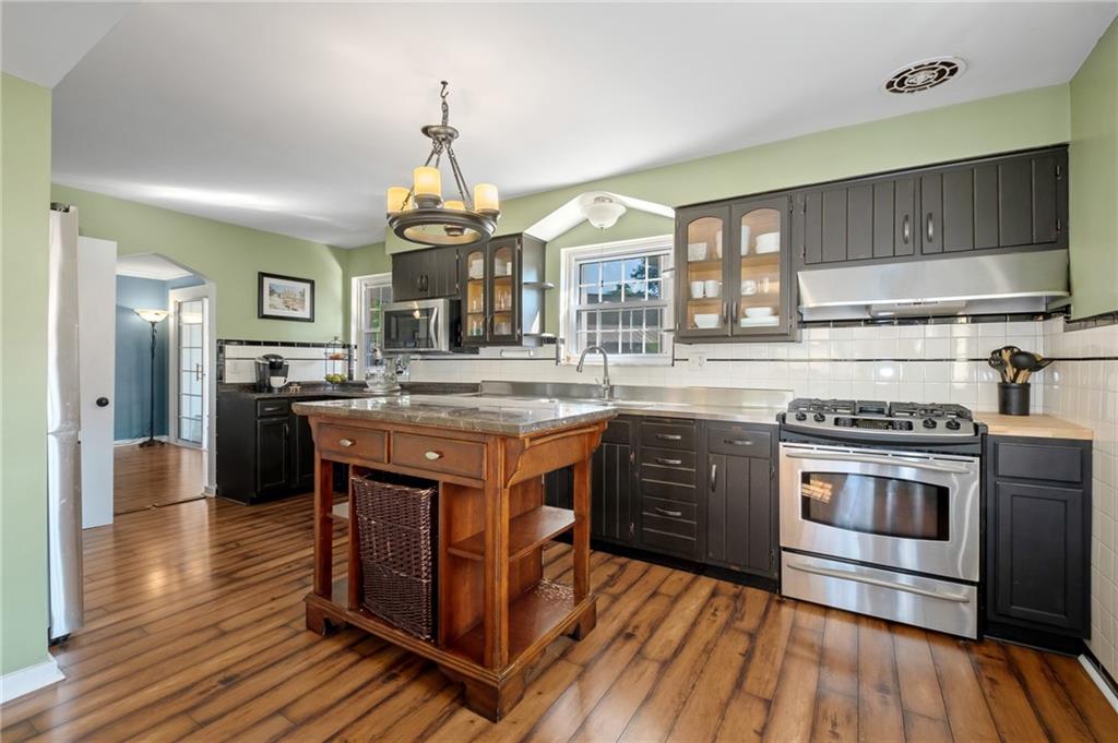 1906 Mt Royal Boulevard Glenshaw, PA 15116 - Photo 11 of 35 Kitchen