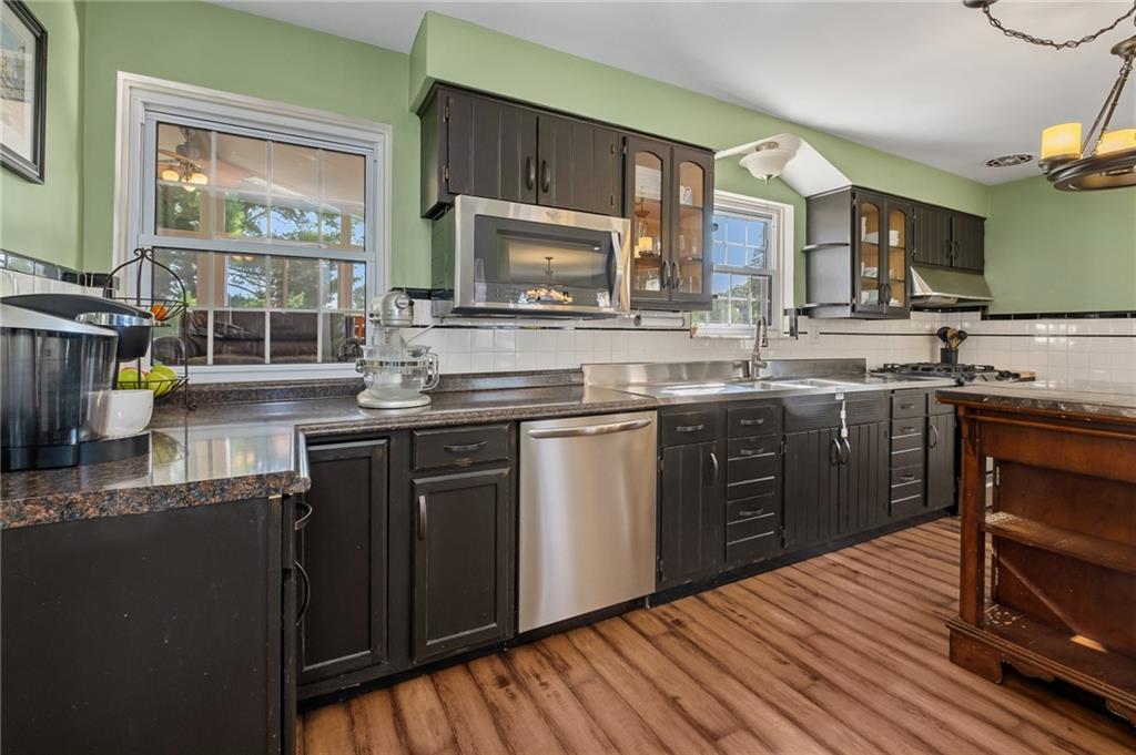 1906 Mt Royal Boulevard Glenshaw, PA 15116 - Photo 10 of 35 Kitchen