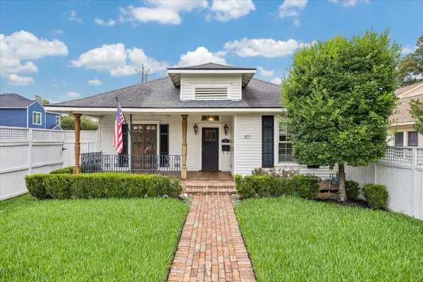 $565,000 | 801 Walton Street, Houston, TX 77009