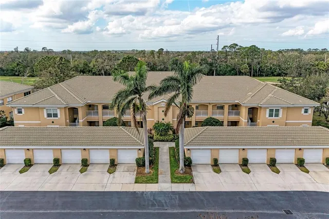 $310,000 | 6326 Grand Oak Circle, Unit 203, Bradenton, FL 34203