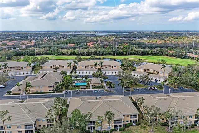 $310,000 | 6326 Grand Oak Circle, Unit 203, Bradenton, FL 34203