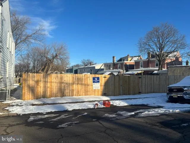 a view of a parking space