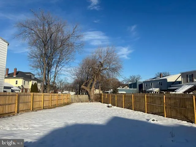 a street view with residential house