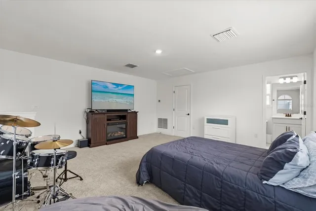 a picture of a bench in a cabinet