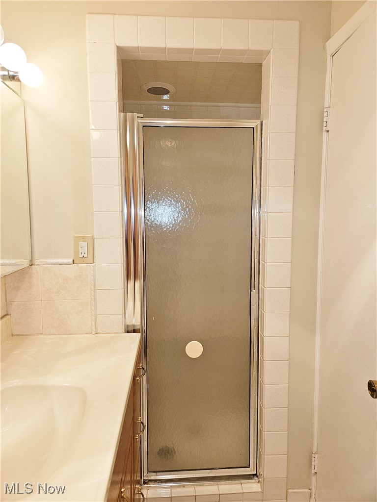 3400 Wooster Road, Unit 412 Rocky River, OH 44116 - Photo 15 of 34 Master bathroom