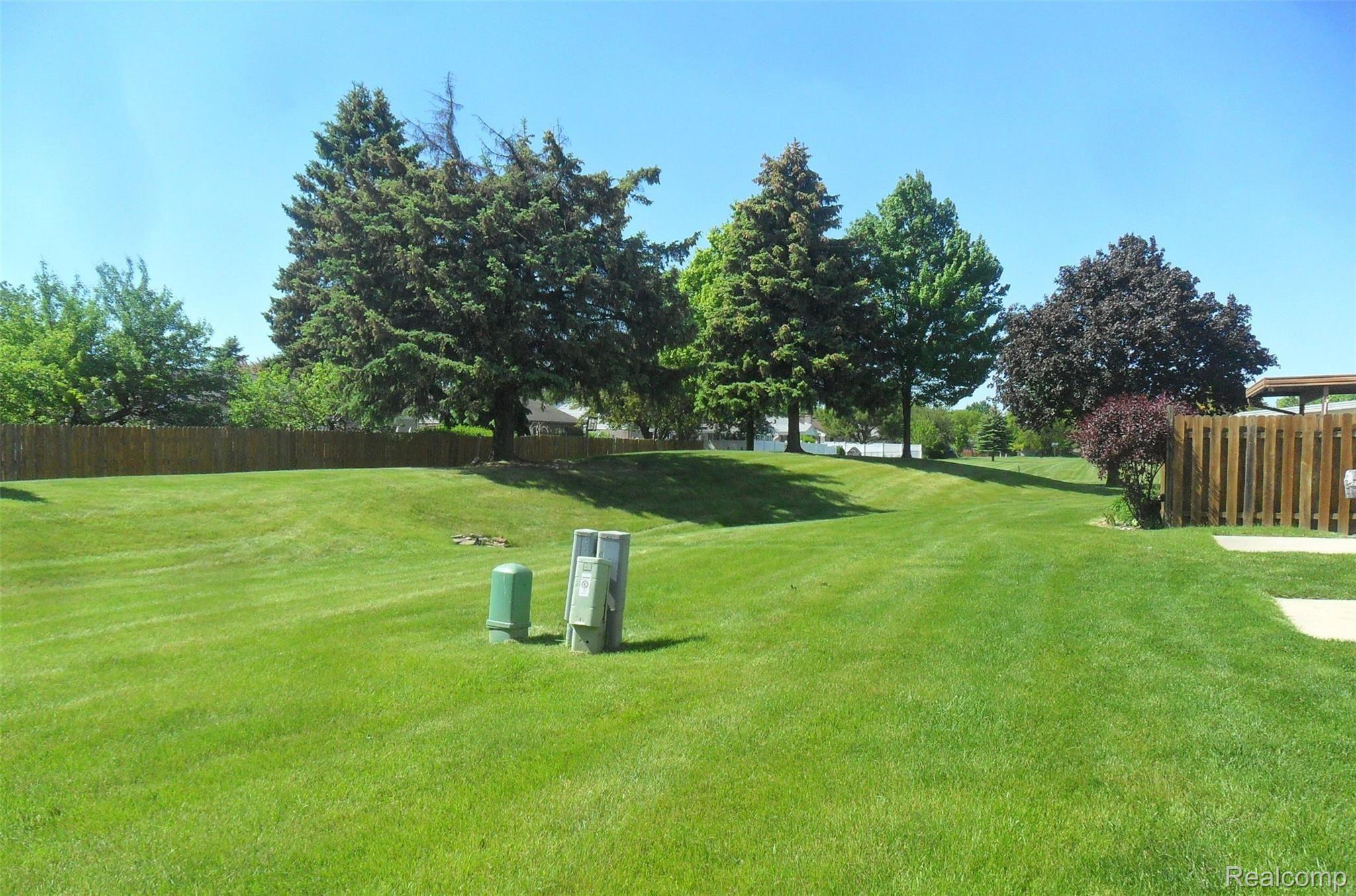 18600 Rudgate Street Southgate, MI 48195 - Photo 4 of 10 r yard.jpg