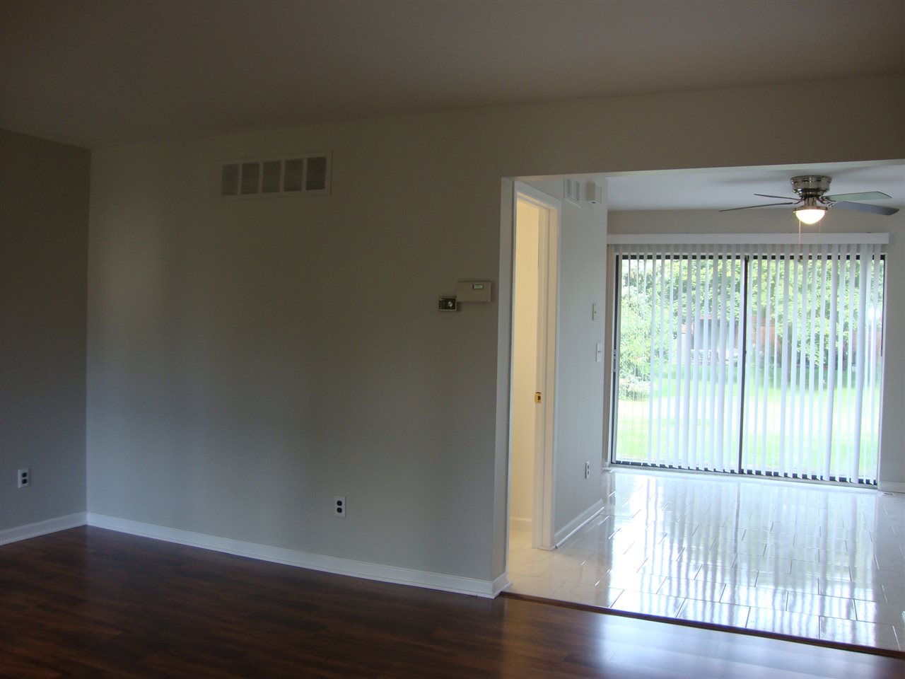 24678 Chalk Farm Road North Warren, MI 48091 - Photo 4 of 37 31391860-3.JPG