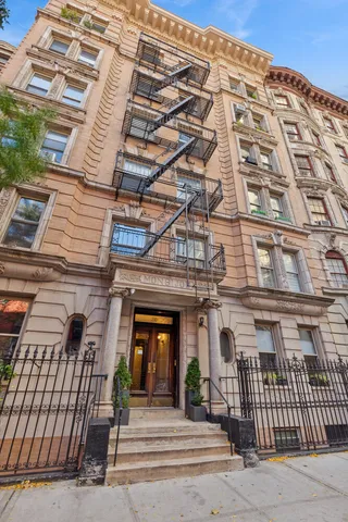$6,000 | 210 East 17th Street, Unit 5A | Gramercy
