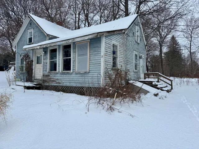 $89,900 | 7 Grover Street, Monmouth, ME 04259