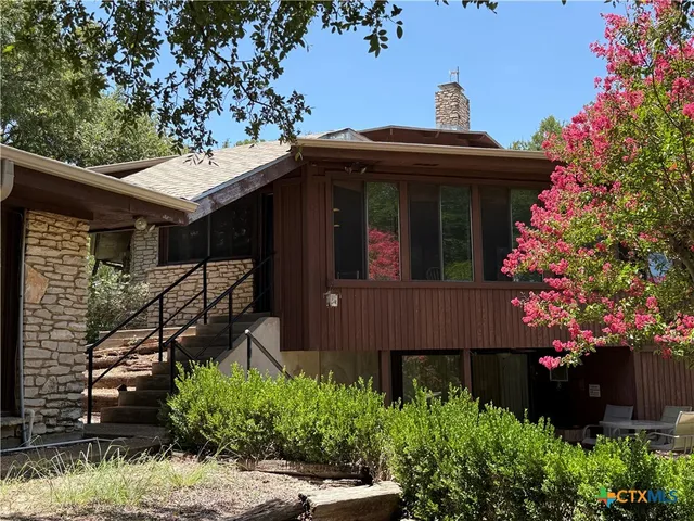 $450,000 | 201 Dodds Creek Drive, Gatesville, TX 76528