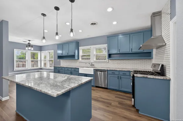 $298,000 | 703 East Krezdorn Street, Seguin, TX 78155