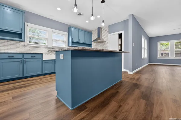 $298,000 | 703 East Krezdorn Street, Seguin, TX 78155