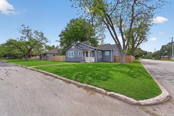 $298,000 | 703 East Krezdorn Street, Seguin, TX 78155