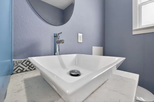 $298,000 | 703 East Krezdorn Street, Seguin, TX 78155