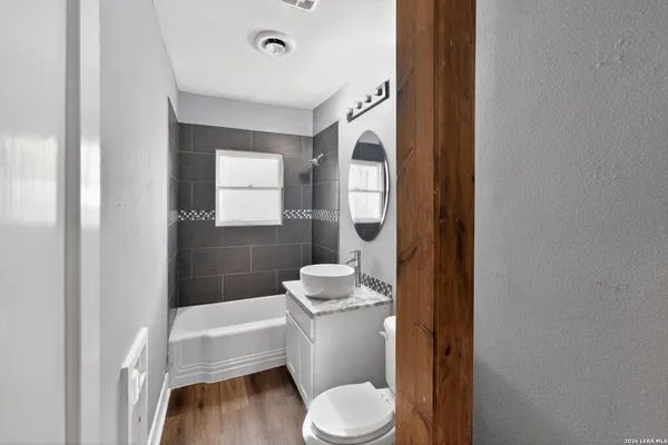 $298,000 | 703 East Krezdorn Street, Seguin, TX 78155