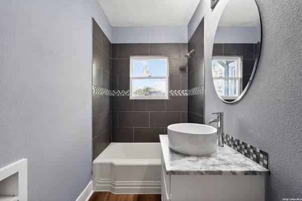 $298,000 | 703 East Krezdorn Street, Seguin, TX 78155