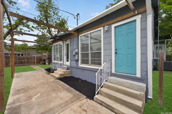 $298,000 | 703 East Krezdorn Street, Seguin, TX 78155