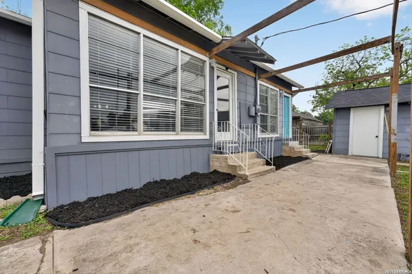 $298,000 | 703 East Krezdorn Street, Seguin, TX 78155