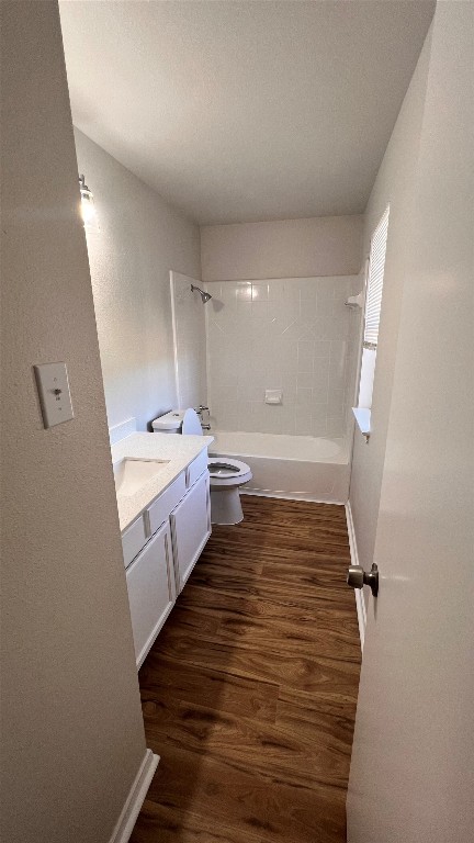 2865 Southampton Way, Unit B Round Rock, TX 78664 - Photo 3 of 9 a bathroom with a bathtub and a sink