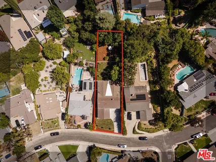 $1,350,000 | 22060 Independencia Street, Woodland Hills, CA 91364