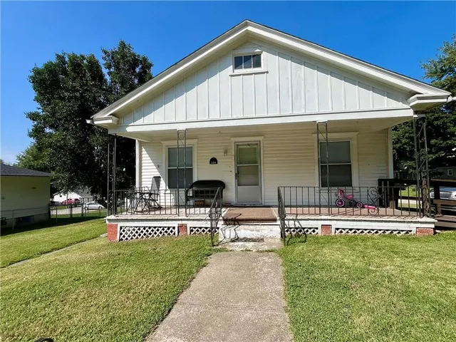 $130,000 | 208 North 2nd Street, Wathena, KS 66090
