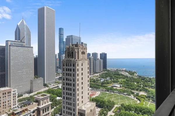$4,000 | 60 East Monroe Street, Unit 3808, Chicago, IL 60603