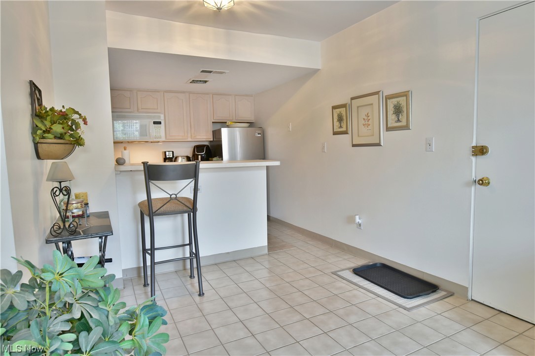 2520 North River Road Northeast, Unit B20 Warren, OH 44483 - Photo 12 of 32