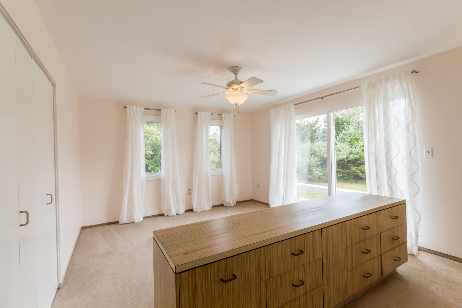 4 Katama Farm Road Edgartown, MA 02539 - Photo 11 of 40 A second large guest room located in the left wing.