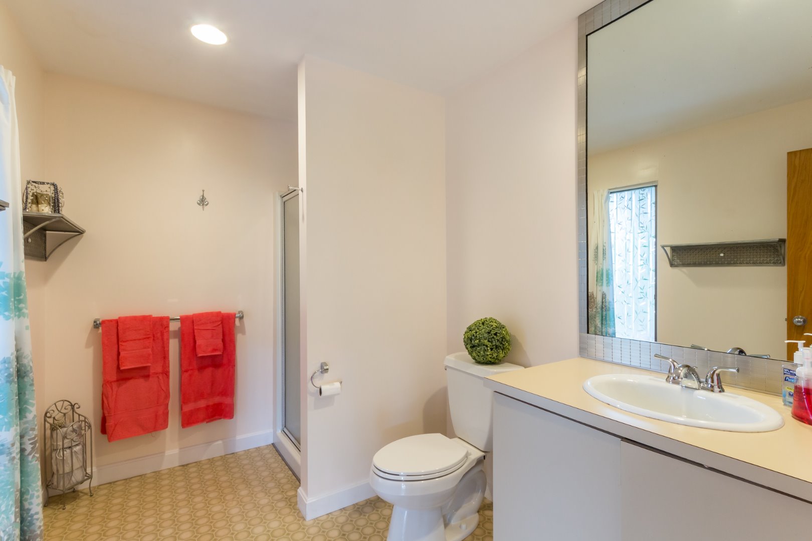 4 Katama Farm Road Edgartown, MA 02539 - Photo 14 of 40 Full bath services the two left wing bedrooms.