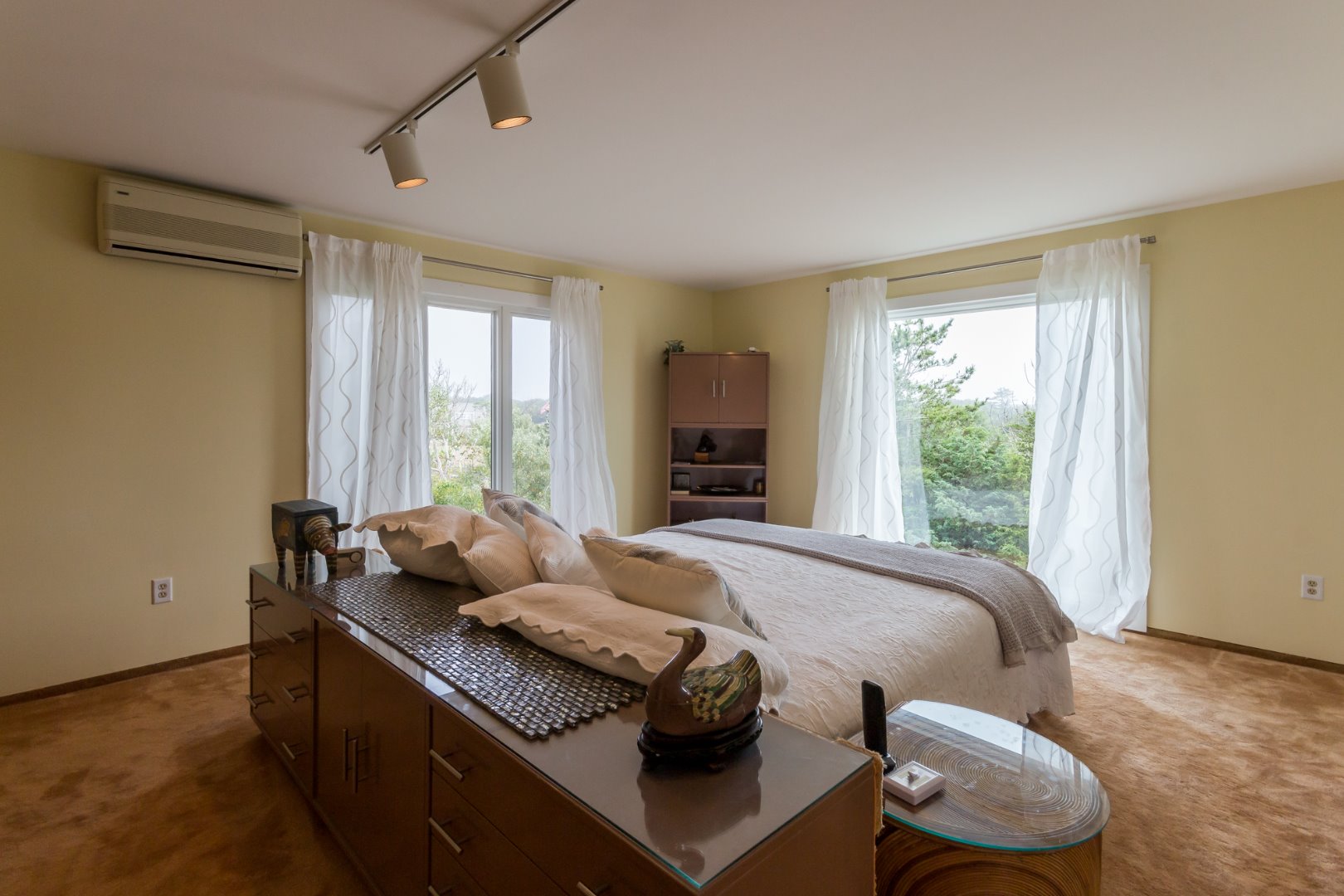 4 Katama Farm Road Edgartown, MA 02539 - Photo 27 of 40 The master suite occupies the left side of the second floor...