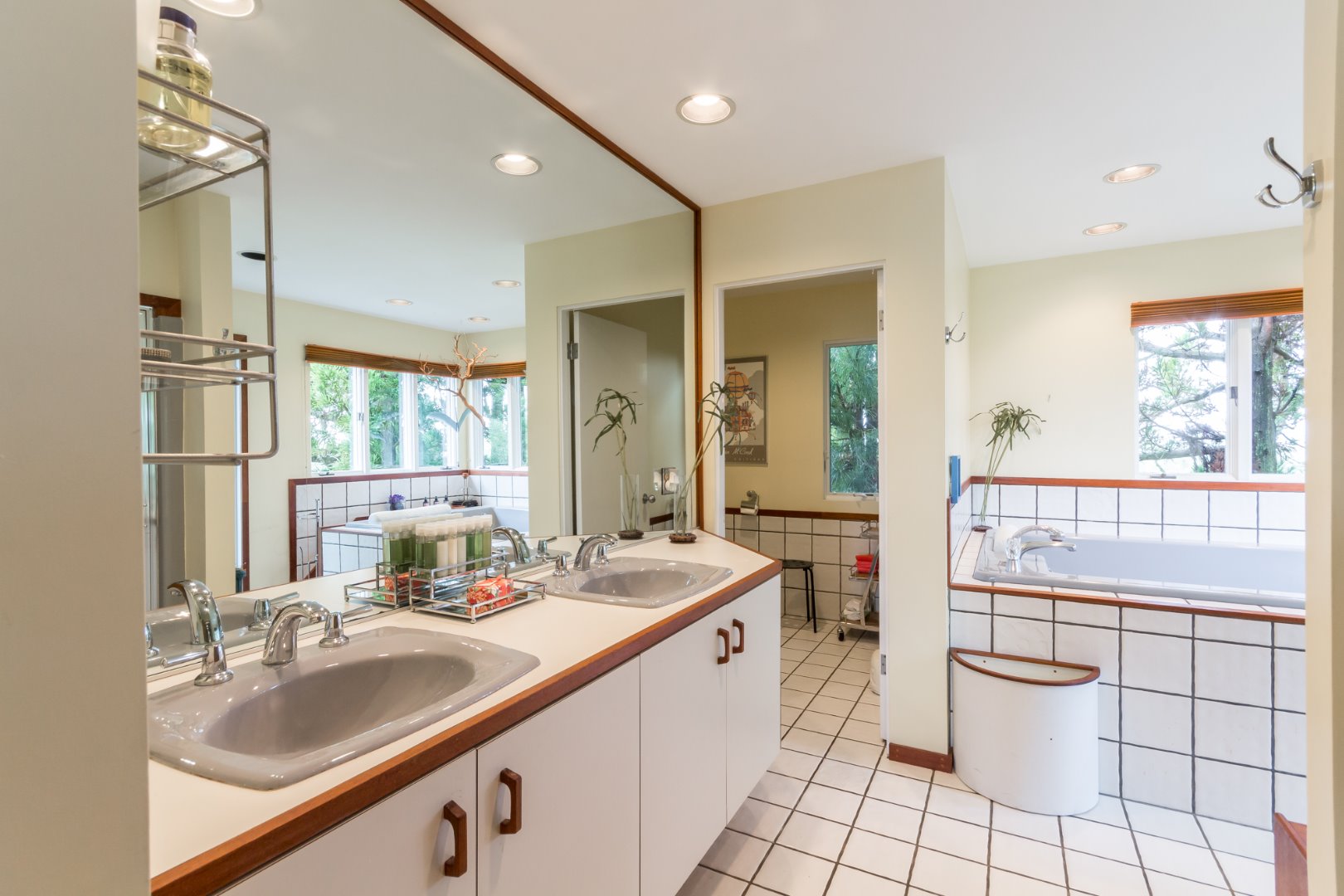 4 Katama Farm Road Edgartown, MA 02539 - Photo 29 of 40 Master bath.