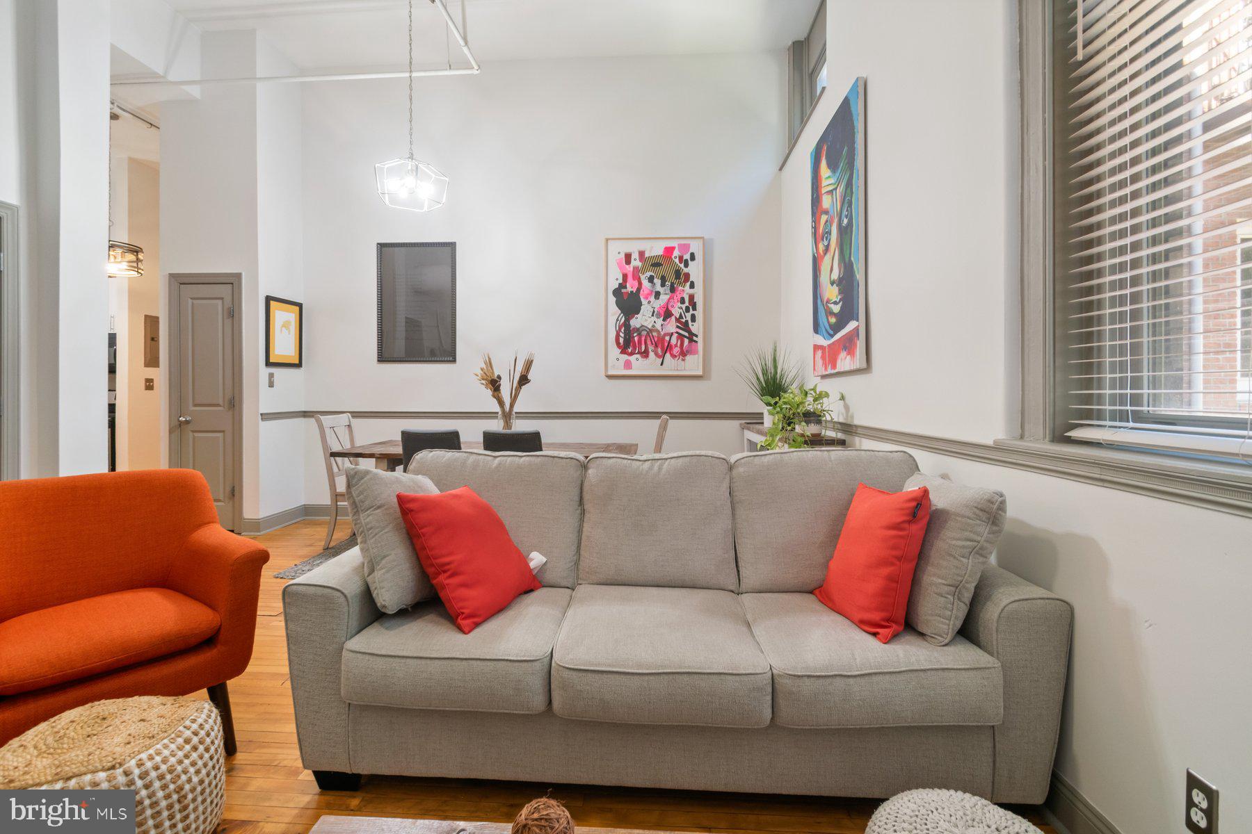 511 South Bond Street, Unit 206 Baltimore, MD 21231 - Photo 18 of 27 a living room with furniture and a couch
