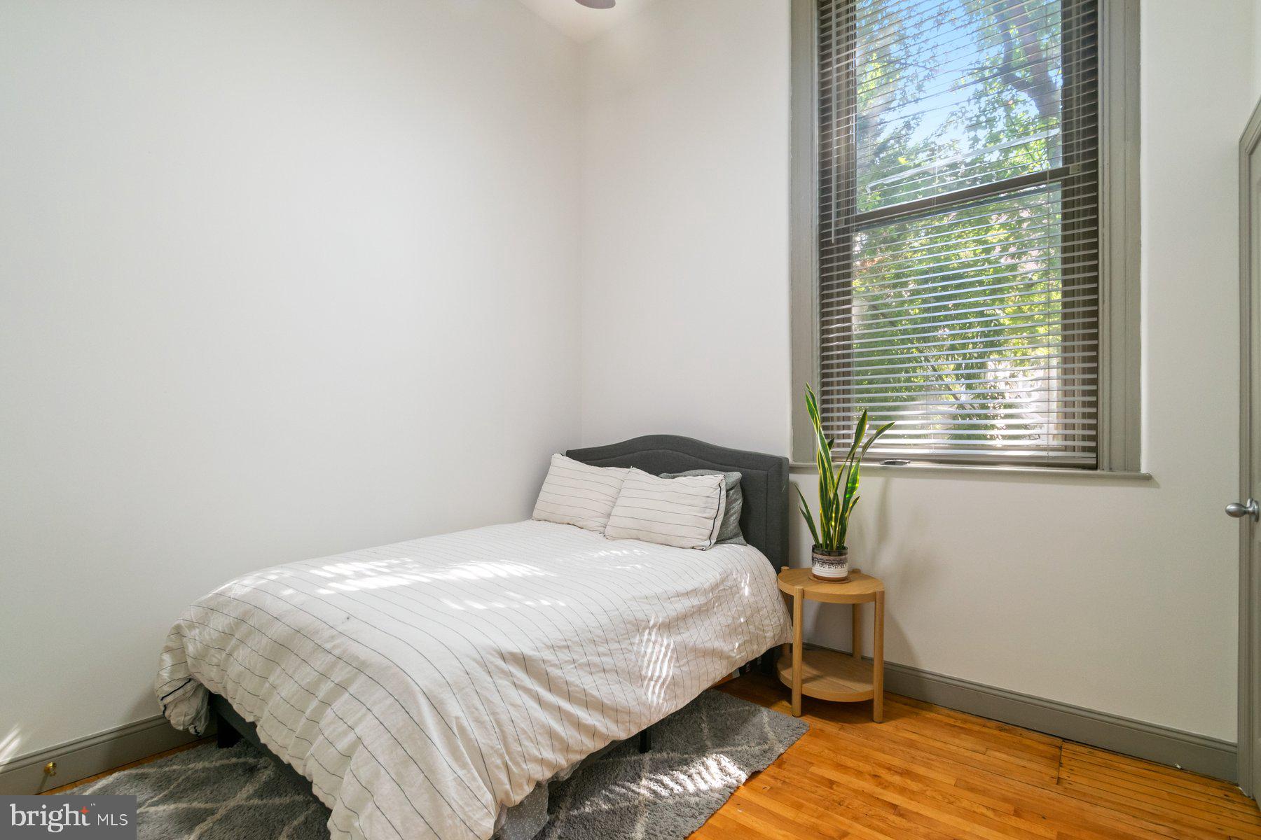 511 South Bond Street, Unit 206 Baltimore, MD 21231 - Photo 4 of 27 a bedroom with a bed and a window