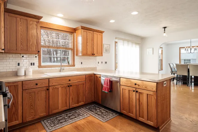 $300,000 | 2501 Meadow View Lane, Rockford, IL 61102