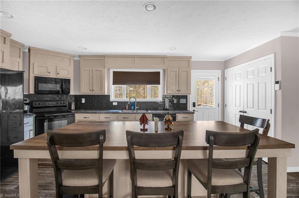 4102 Presbyterian Road Greensboro, NC 27406 - Photo 12 of 30