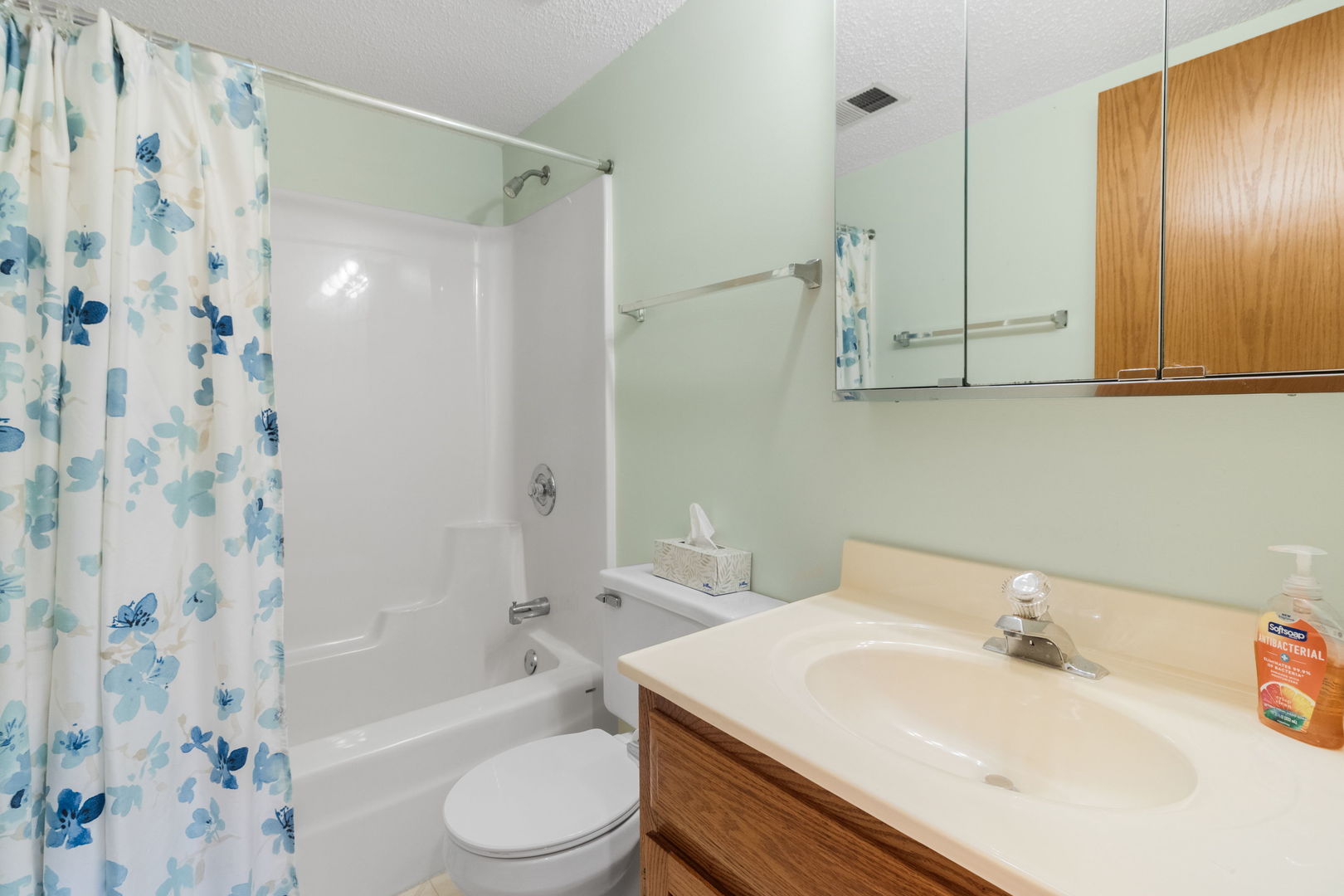 3119 Ingalls Avenue, Unit 2A Joliet, IL 60435 - Photo 14 of 20 a bathroom with a sink toilet and shower