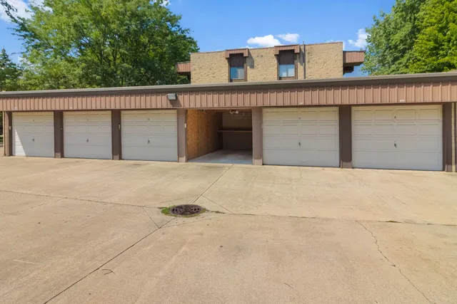 $174,900 | 3119 Ingalls Avenue, Unit 2A, Joliet, IL 60435