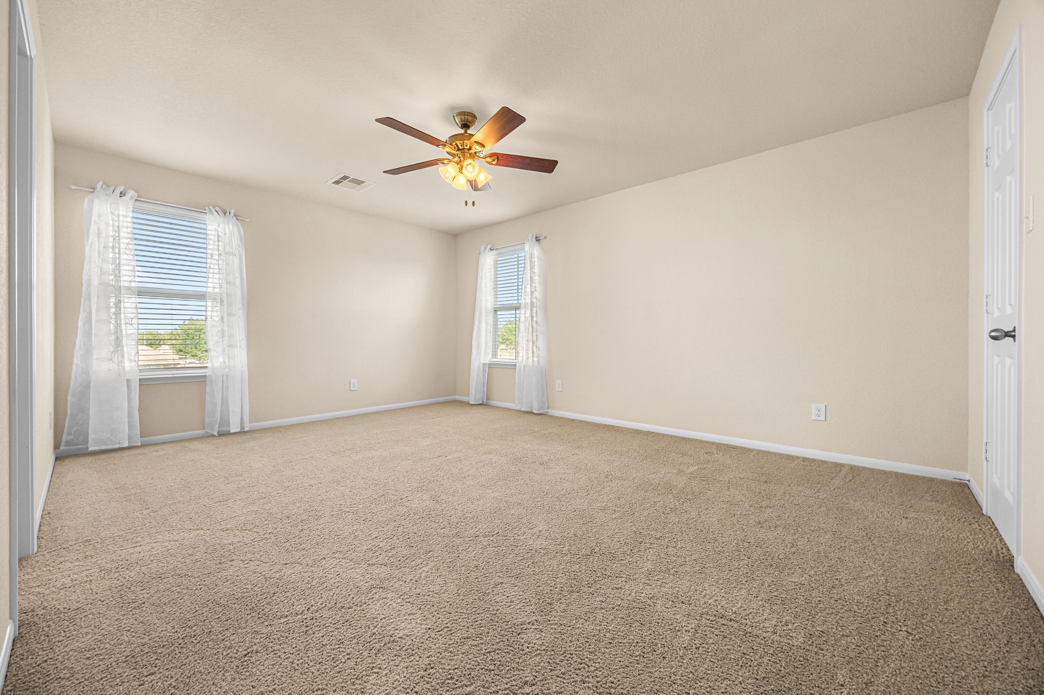 2922 Coachmaker Trail Rosenberg, TX 77471 - Photo 18 of 32 Huge secondary bedroom upstairs!