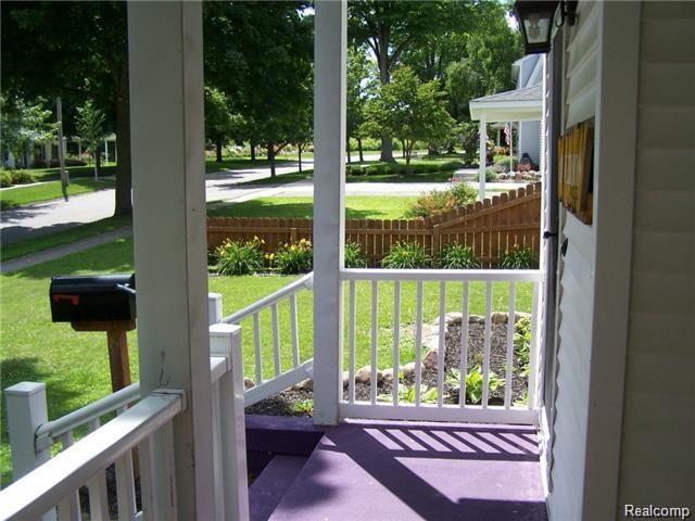 504 Maple Street Howell, MI 48843 - Photo 5 of 52 504 Maple Front Porch II.jpg