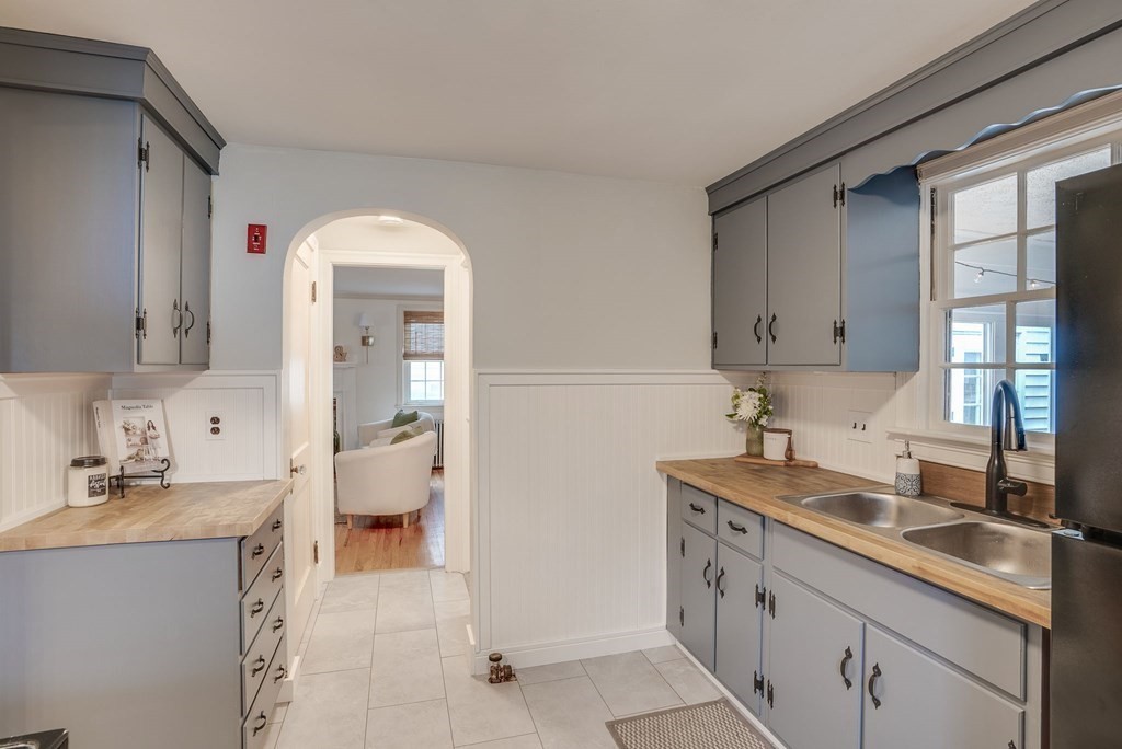26 Windsor Road Stoneham, MA 02180 - Photo 9 of 30 Gallery Image 9