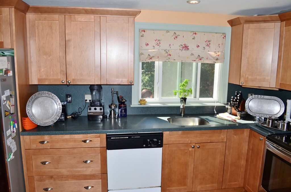 136 Ferncroft Road Milton, MA 02186 - Photo 11 of 29 Gallery Image 11