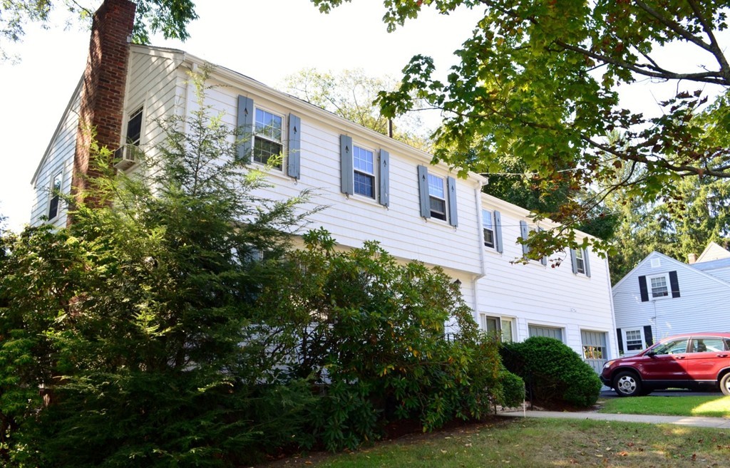 136 Ferncroft Road Milton, MA 02186 - Photo 2 of 29 Gallery Image 2