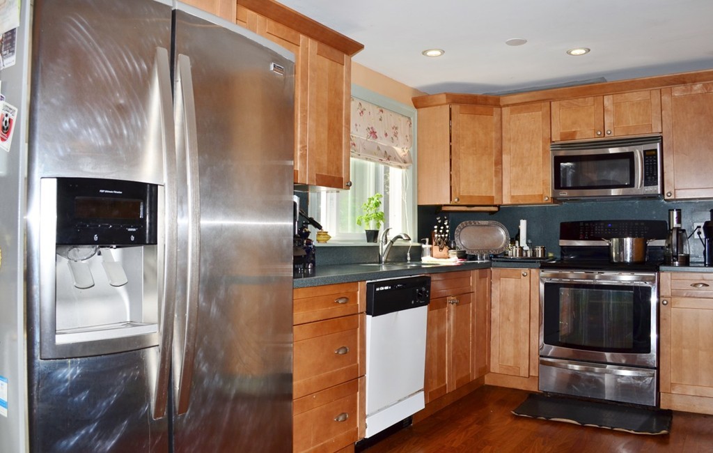 136 Ferncroft Road Milton, MA 02186 - Photo 6 of 29 Gallery Image 6
