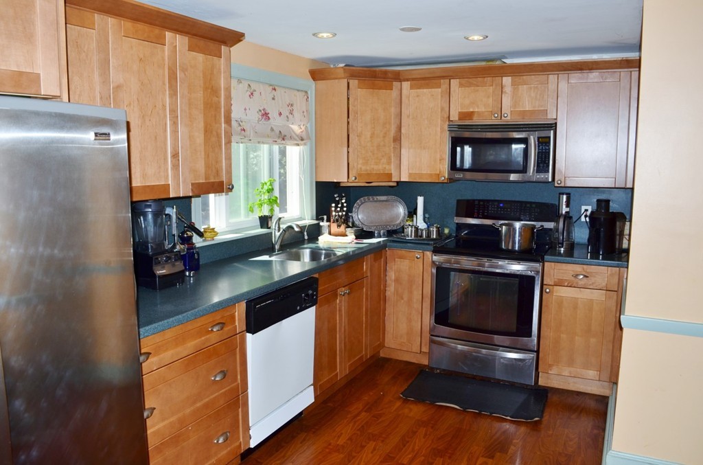 136 Ferncroft Road Milton, MA 02186 - Photo 9 of 29 Gallery Image 9
