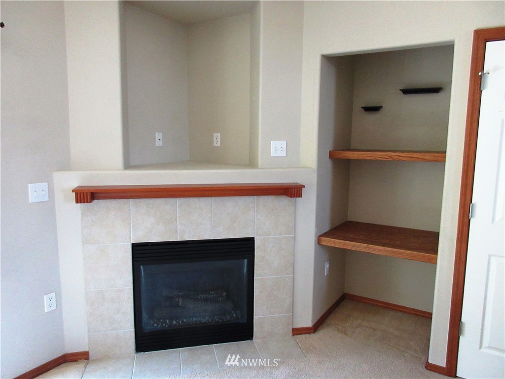 11568 Southeast 170th Court Renton, WA 98055 - Photo 3 of 12 Gallery Image 3