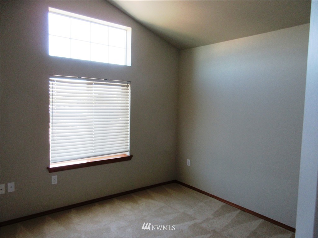 11568 Southeast 170th Court Renton, WA 98055 - Photo 10 of 12 Gallery Image 10