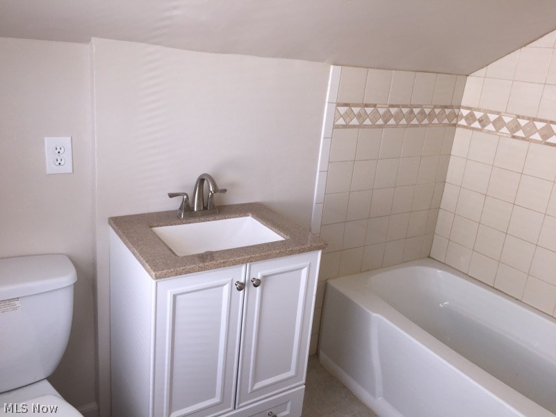 1815 Wrenford Road Cleveland, OH 44121 - Photo 20 of 23